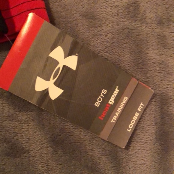 New Under Armour Youth Sleeveless Training Gear - Picture 2 of 3